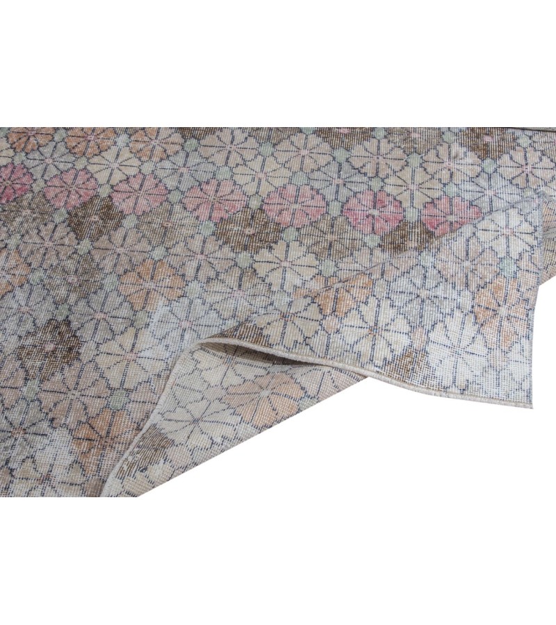 5X9 Feet . All over Flower Pattern , Rainbow Colors Rug , Turkish Hand Knotted Antique  Rug , No Repeair PErfect Condition , Anatolian Rug