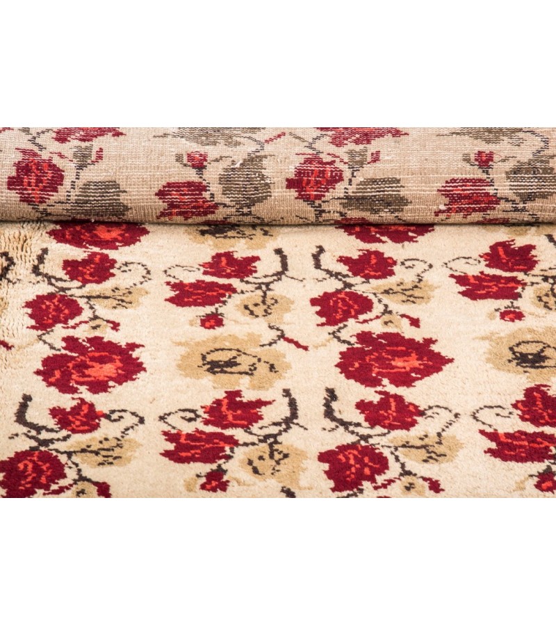 5X9 Feet .  All over Flowers Pattern Rug , Red PAttern Beige   Color Vintage Rug ,  Luxury Living Room Rug , No Repeair PErfect Condition 