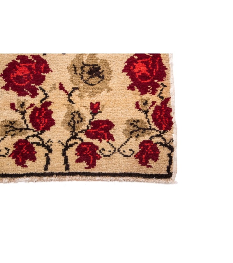 5X9 Feet .  All over Flowers Pattern Rug , Red PAttern Beige   Color Vintage Rug ,  Luxury Living Room Rug , No Repeair PErfect Condition 