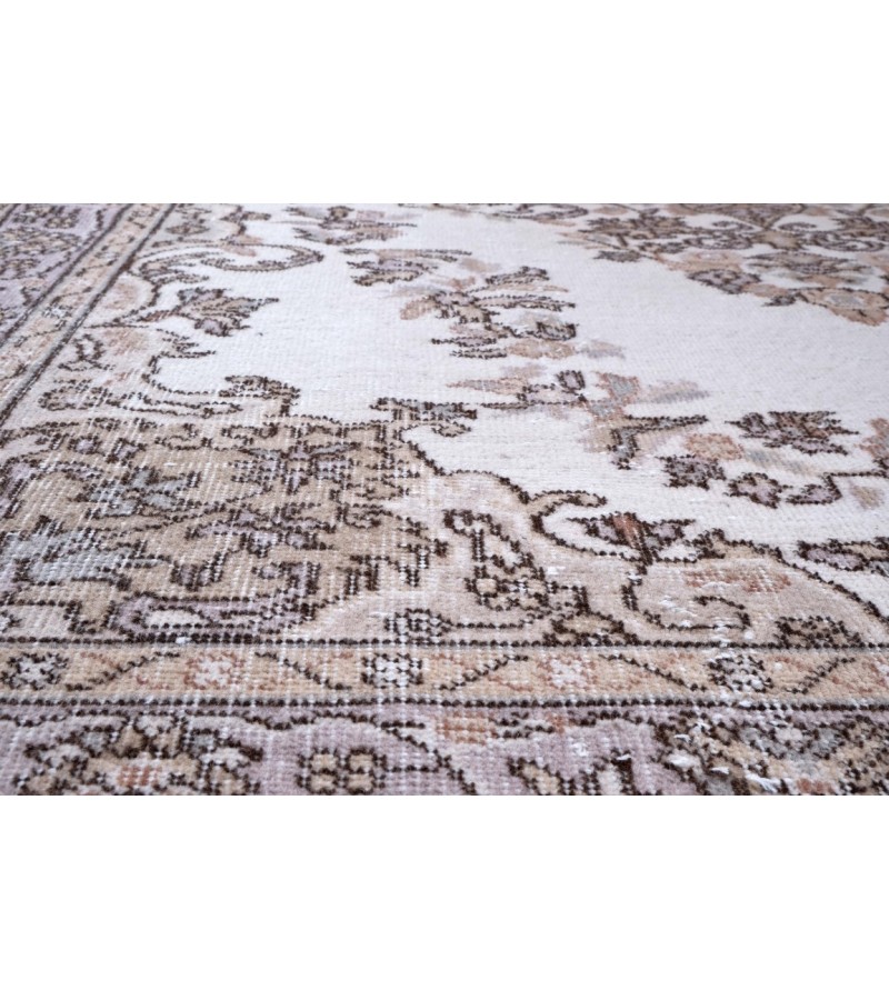 5.6  X 9 Ft.. 168x275 cm Beige Color  Rug , Antique Living Room Rug , Turkish Hand Knotted Rug , Very situation , No Repeair Perfect Condition