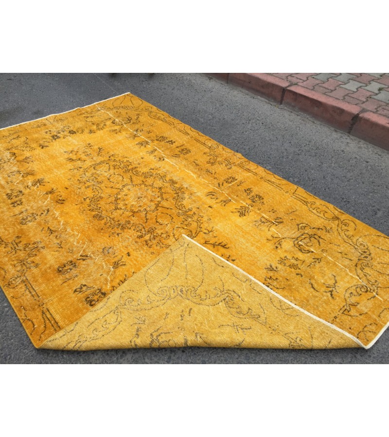 5x9 retro bedroom rug , dining room rug, 5'5 X 9' yellow brown rug