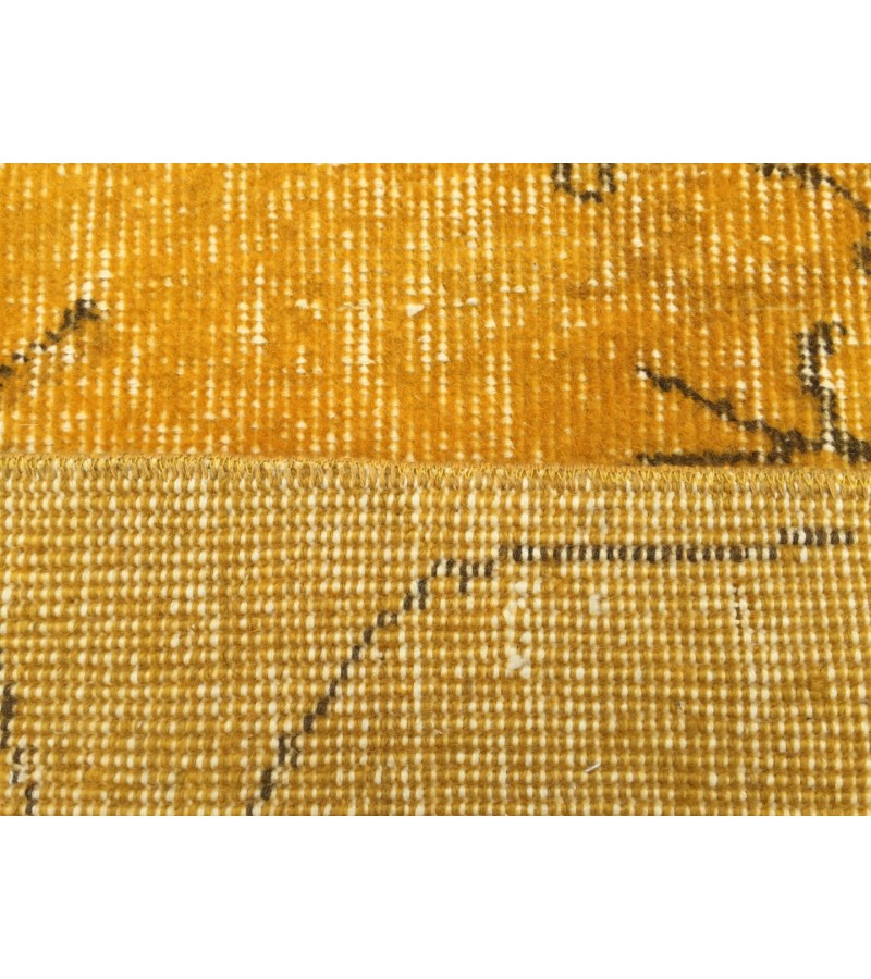 5x9 retro bedroom rug , dining room rug, 5'5 X 9' yellow brown rug