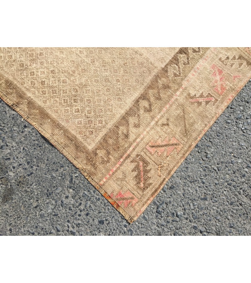 5x8 vintage area rug, retro beige brown bedroom rug, 5' X 7'9 hand woven rug