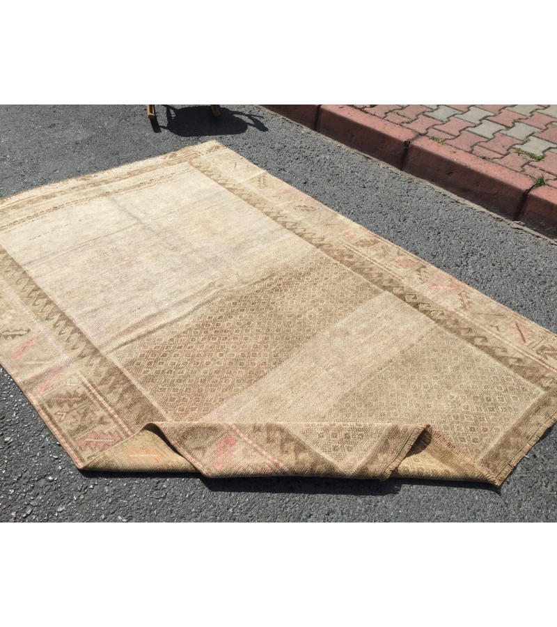 5x8 vintage area rug, retro beige brown bedroom rug, 5' X 7'9 hand woven rug