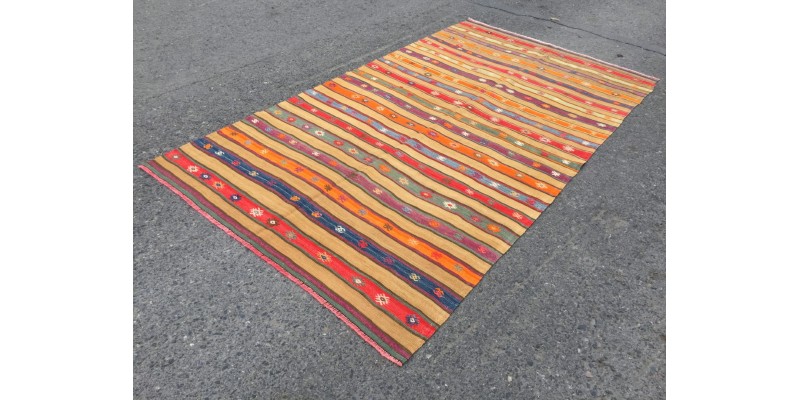 5x9 embroidered kilim , boho bedroom rug, Handmade rug , 4'9 X 8'6 area rug 