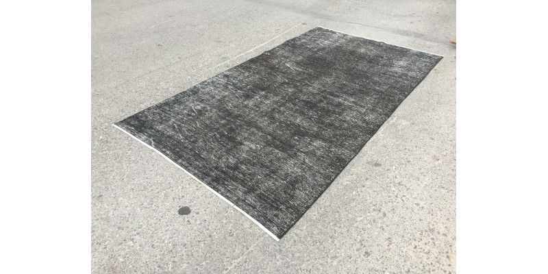 5x9 distressed farmhouse rug, vintage Turkish rug , 5'1 x 9'4 black brown rug