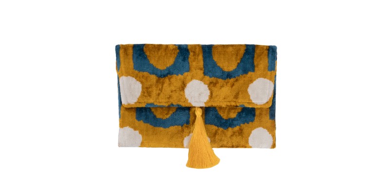 Handcrafted velvet bags that blend color, texture, and timeless elegance. Each piece is made to stand out — as unique as you are.