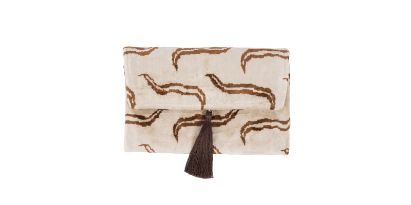 Handcrafted velvet bags that blend color, texture, and timeless elegance. Each piece is made to stand out — as unique as you are.