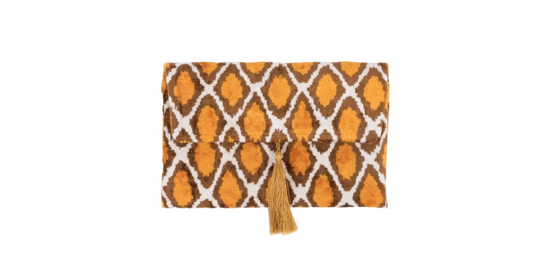Handcrafted velvet bags that blend color, texture, and timeless elegance. Each piece is made to stand out — as unique as you are.