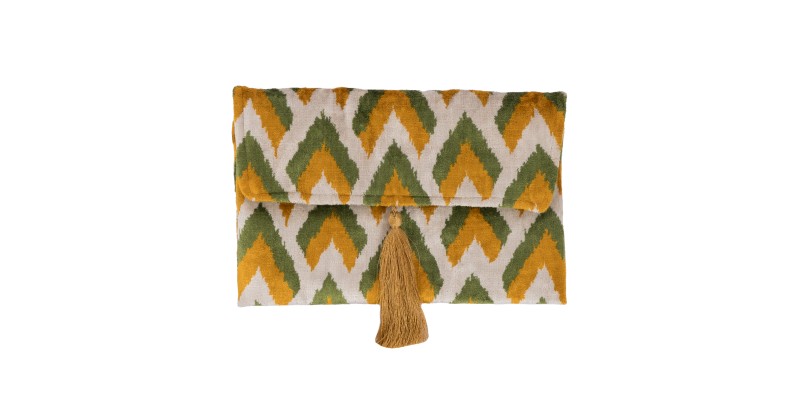 Handcrafted velvet bags that blend color, texture, and timeless elegance. Each piece is made to stand out — as unique as you are.
