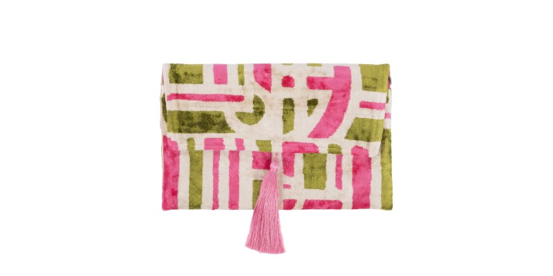 Handcrafted velvet bags that blend color, texture, and timeless elegance. Each piece is made to stand out — as unique as you are.