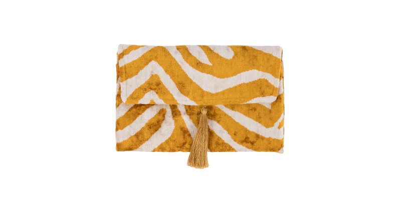 Handcrafted velvet bags that blend color, texture, and timeless elegance. Each piece is made to stand out — as unique as you are.