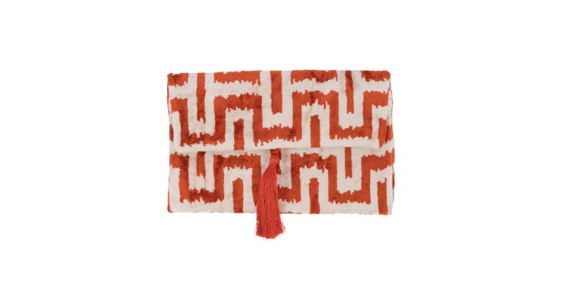 Handcrafted velvet bags that blend color, texture, and timeless elegance. Each piece is made to stand out — as unique as you are.
