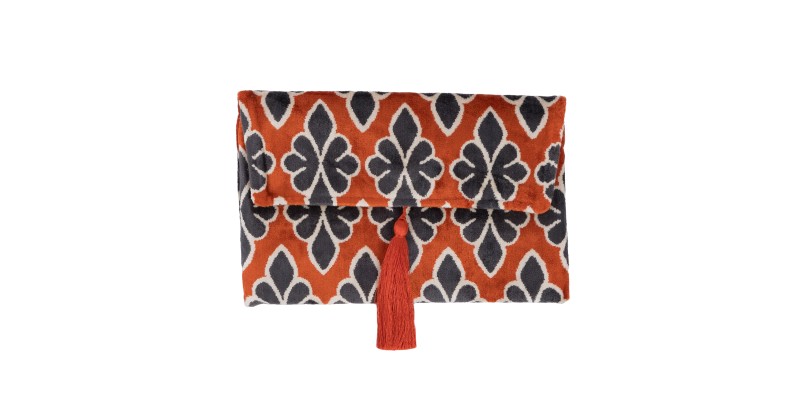 Handcrafted velvet bags that blend color, texture, and timeless elegance. Each piece is made to stand out — as unique as you are.